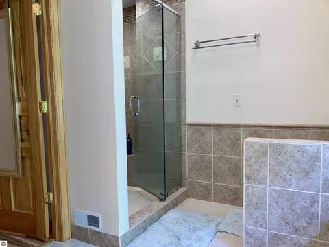 Bath - 6788 E Hoxie Rd, Cedar, MI 49621 photo 3 of 5