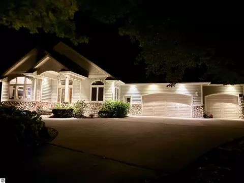 Exterior - 6788 E Hoxie Rd, Cedar, MI 49621 photo 14 of 17