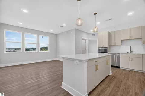 1109 S Carver St # 4, Traverse City, MI 49686