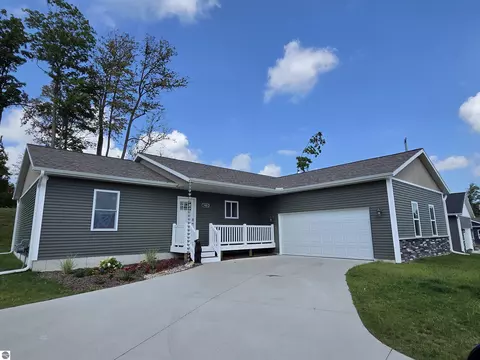 1420 Umber Dr, Traverse City, MI 49696