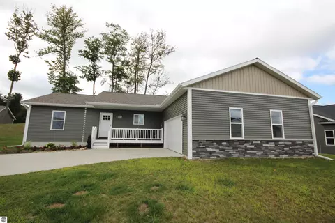 1420 Umber Dr, Traverse City, MI 49696