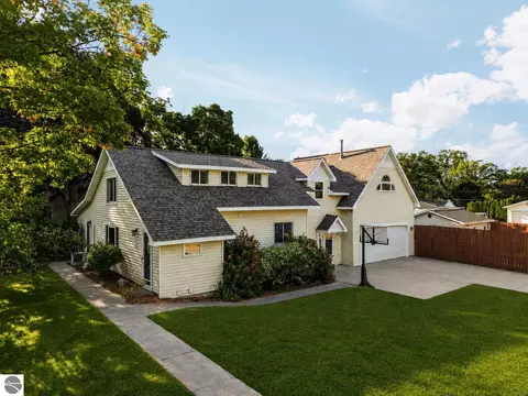 202 Seventeenth St, Traverse City, MI 49684