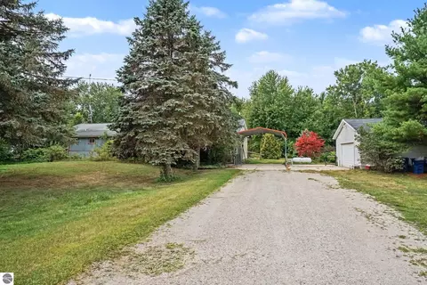 4160 S Geneva Rd, Saint Louis, MI 48880