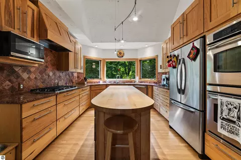10552 S Craig Rd, Traverse City, MI 49686