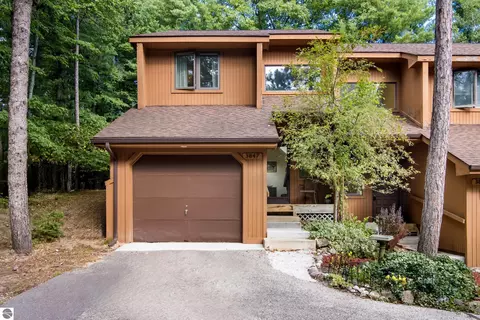3847 Sherwood Forest Dr, Traverse City, MI 49686