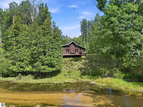 9909 W Lotan Rd, Lake City, MI 49651