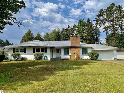 409 N Front St, Lake City, MI 49651