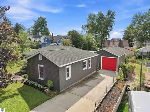 304 S Pine St, Lake City, MI 49651