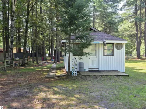 219 Colony Rd, East Tawas, MI 48730