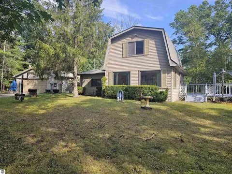 7282 Rollways Rd, South Branch, MI 48761