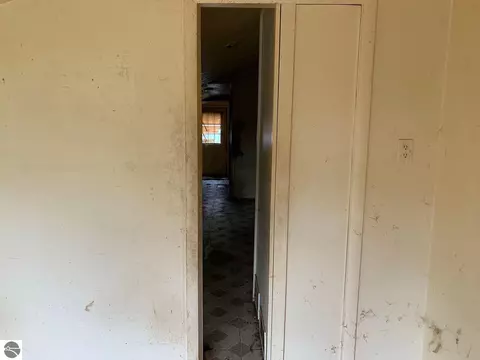 Entry Way - 293 Birch St, Harrison, MI 48625 photo 2 of 11