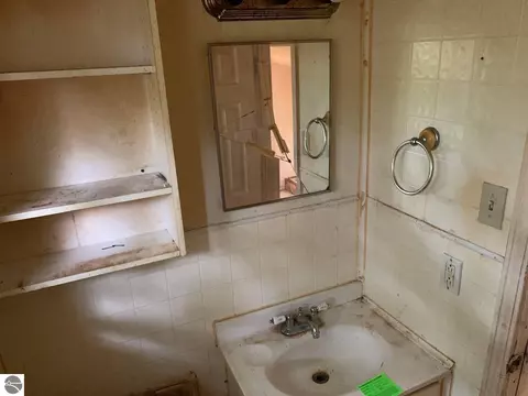 Bath - 293 Birch St, Harrison, MI 48625 photo 2 of 4