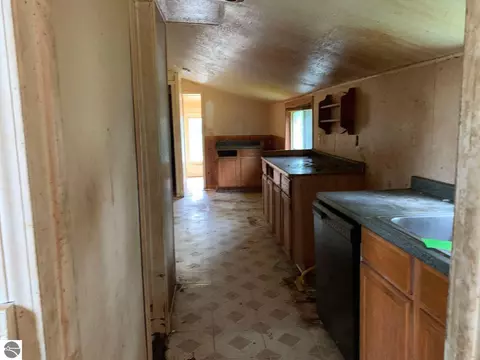 Entry Way - 293 Birch St, Harrison, MI 48625 photo 5 of 11