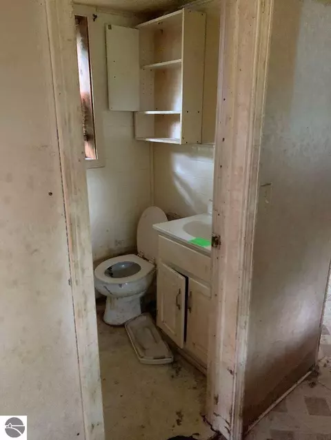 Bath - 293 Birch St, Harrison, MI 48625 photo 3 of 4