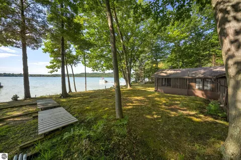 Exterior - 276 E Traverse Lake Rd, Cedar, MI 49621 photo 5 of 22