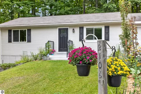 2106 Kodiak Trl, Kingsley, MI 49649