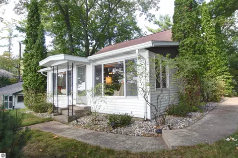 2624 Crescent Shores Dr, Traverse City, MI 49685