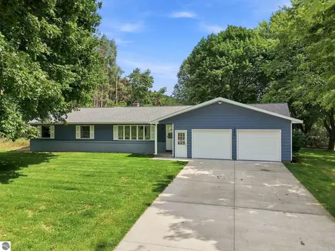 2061 S Green Rd, Lake City, MI 49651