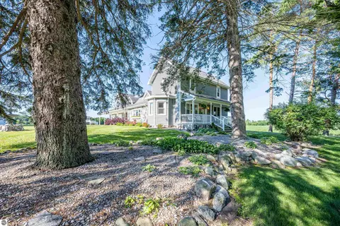 Exterior - 9644 E Deerfield Rd, Shepherd, MI 48883 photo 4 of 32