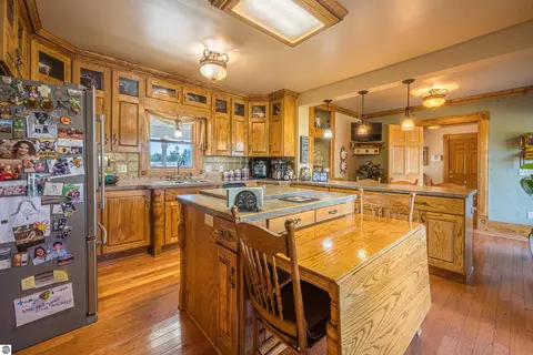 Kitchen - 9644 E Deerfield Rd, Shepherd, MI 48883 photo 3 of 7