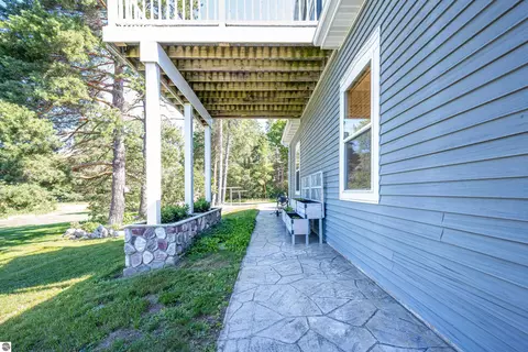 Exterior - 9644 E Deerfield Rd, Shepherd, MI 48883 photo 15 of 32