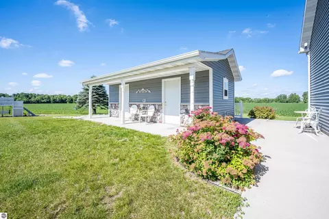 Exterior - 9644 E Deerfield Rd, Shepherd, MI 48883 photo 14 of 32