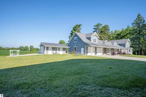 Exterior - 9644 E Deerfield Rd, Shepherd, MI 48883 photo 8 of 32