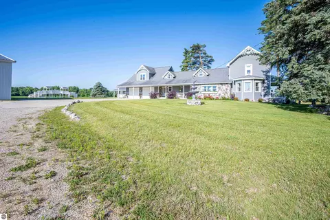 Exterior - 9644 E Deerfield Rd, Shepherd, MI 48883 photo 3 of 32