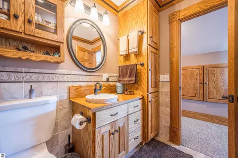 Bath - 9644 E Deerfield Rd, Shepherd, MI 48883 photo 4 of 4