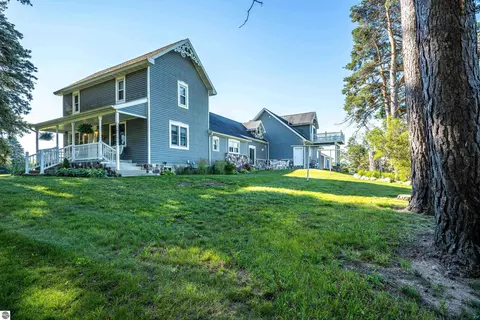 Exterior - 9644 E Deerfield Rd, Shepherd, MI 48883 photo 6 of 32