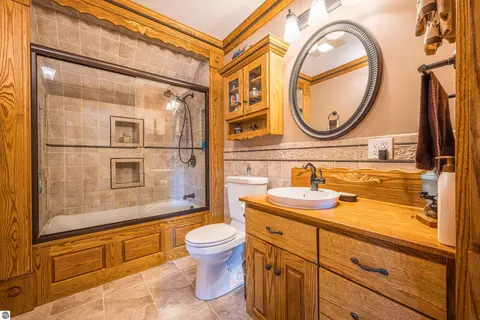 Bath - 9644 E Deerfield Rd, Shepherd, MI 48883 photo 3 of 4