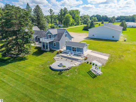 Exterior - 9644 E Deerfield Rd, Shepherd, MI 48883 photo 27 of 32