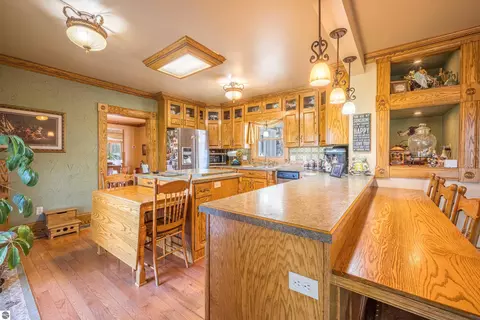 Kitchen - 9644 E Deerfield Rd, Shepherd, MI 48883 photo 2 of 7