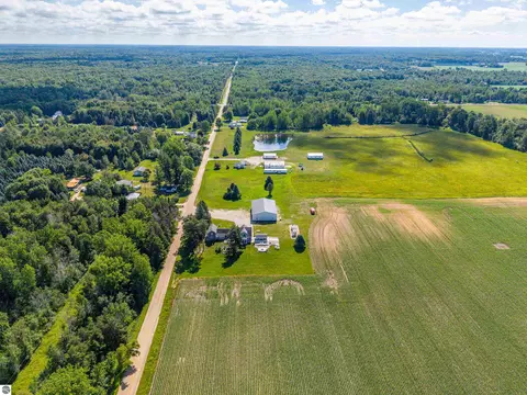 View/Area - 9644 E Deerfield Rd, Shepherd, MI 48883 photo 9 of 13