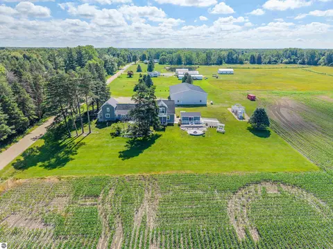 View/Area - 9644 E Deerfield Rd, Shepherd, MI 48883 photo 11 of 13