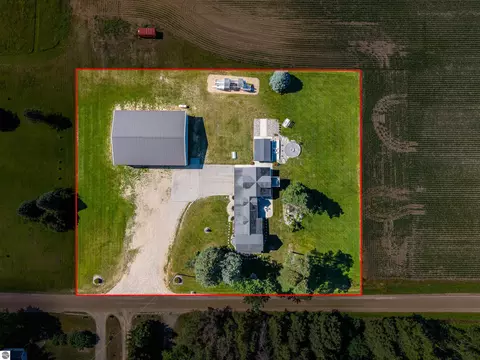 View/Area - 9644 E Deerfield Rd, Shepherd, MI 48883 photo 1 of 13