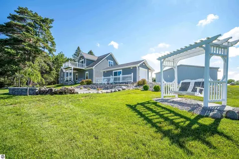 Exterior - 9644 E Deerfield Rd, Shepherd, MI 48883 photo 18 of 32