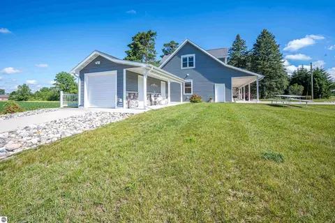 Exterior - 9644 E Deerfield Rd, Shepherd, MI 48883 photo 21 of 32