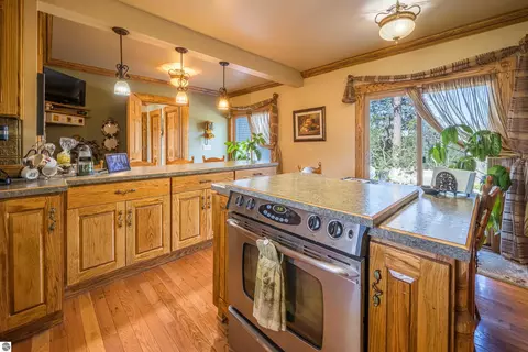 Kitchen - 9644 E Deerfield Rd, Shepherd, MI 48883 photo 5 of 7