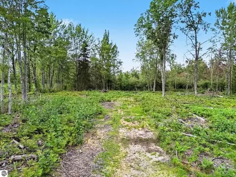 4457 E West Branch Rd, Prudenville, MI 48651