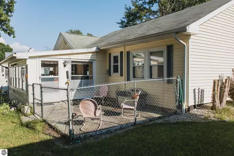 Exterior - 1041 Radov Rd, Gladwin, MI 48624 photo 5 of 19