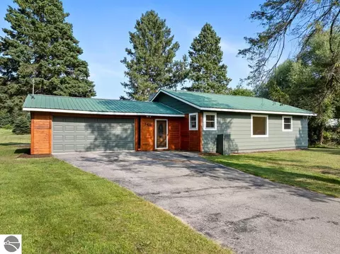 748 7th St, East Jordan, MI 49727