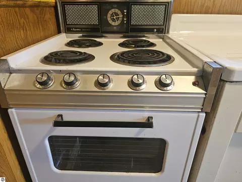 Kitchen - 2937 Sagato Trl, Lupton, MI 48635 photo 3 of 3