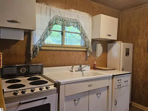 Kitchen - 2937 Sagato Trl, Lupton, MI 48635 photo 2 of 3
