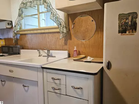 Kitchen - 2937 Sagato Trl, Lupton, MI 48635 photo 1 of 3