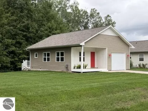 6632 Front St, Lake Ann, MI 49650