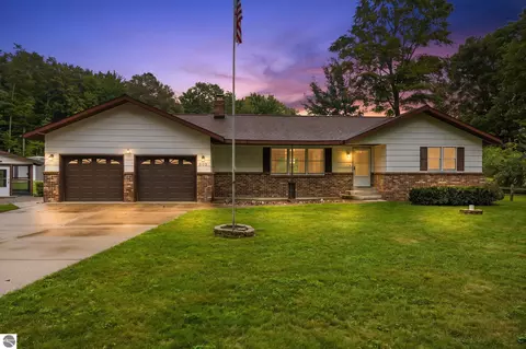 5182 E Shore Dr, Kalkaska, MI 49646