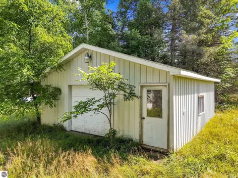10090 S Cedar, Cedar, MI 49621 photo 7