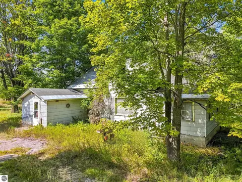 10090 S Cedar, Cedar, MI 49621 photo 6