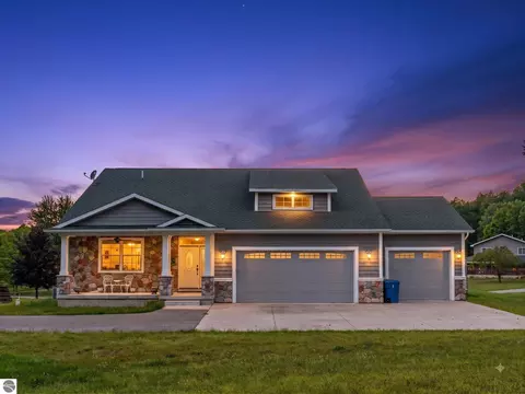 2229 S Loxley Rd, Houghton Lake, MI 48629
